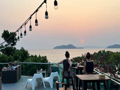 White Sand Rooftop Bar & Beach Club — photo 4