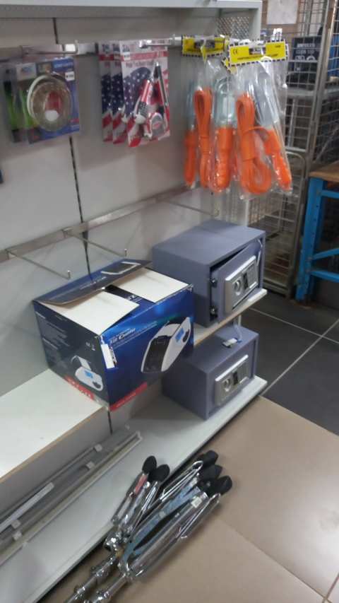 Secondhand Warehouse — photo 4
