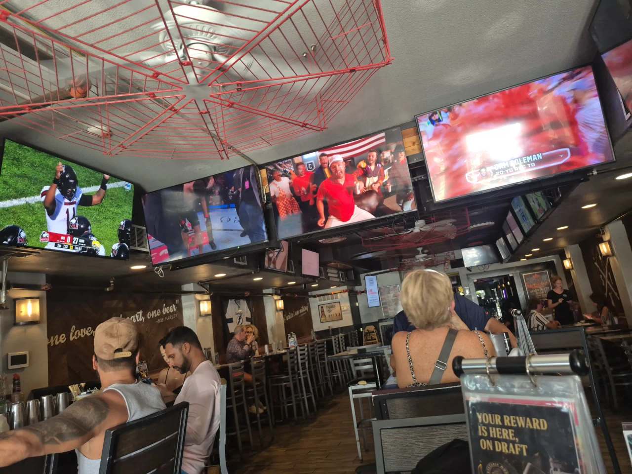 Surfside Taphouse — photo 3