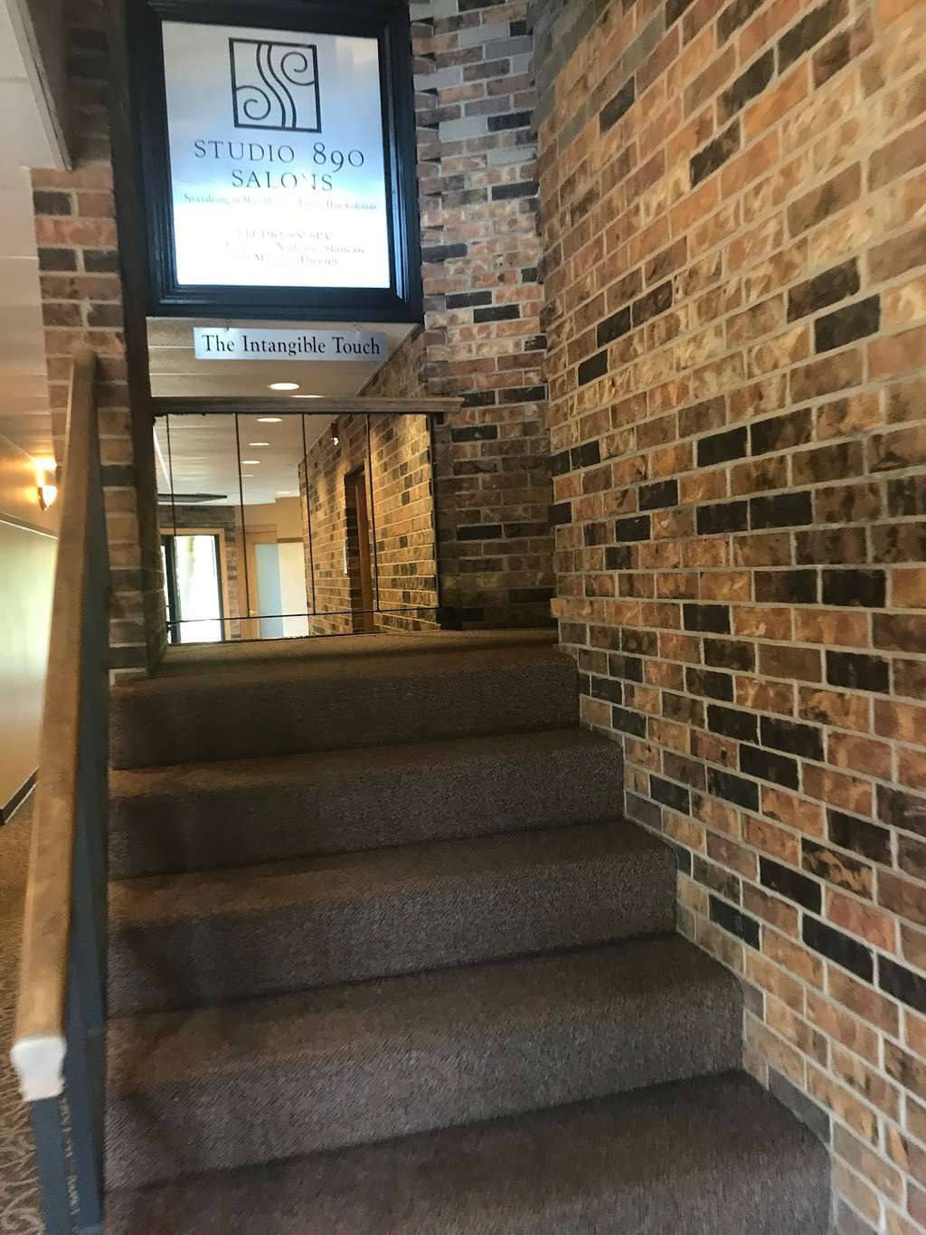 Studio 890 Salon Elm Grove