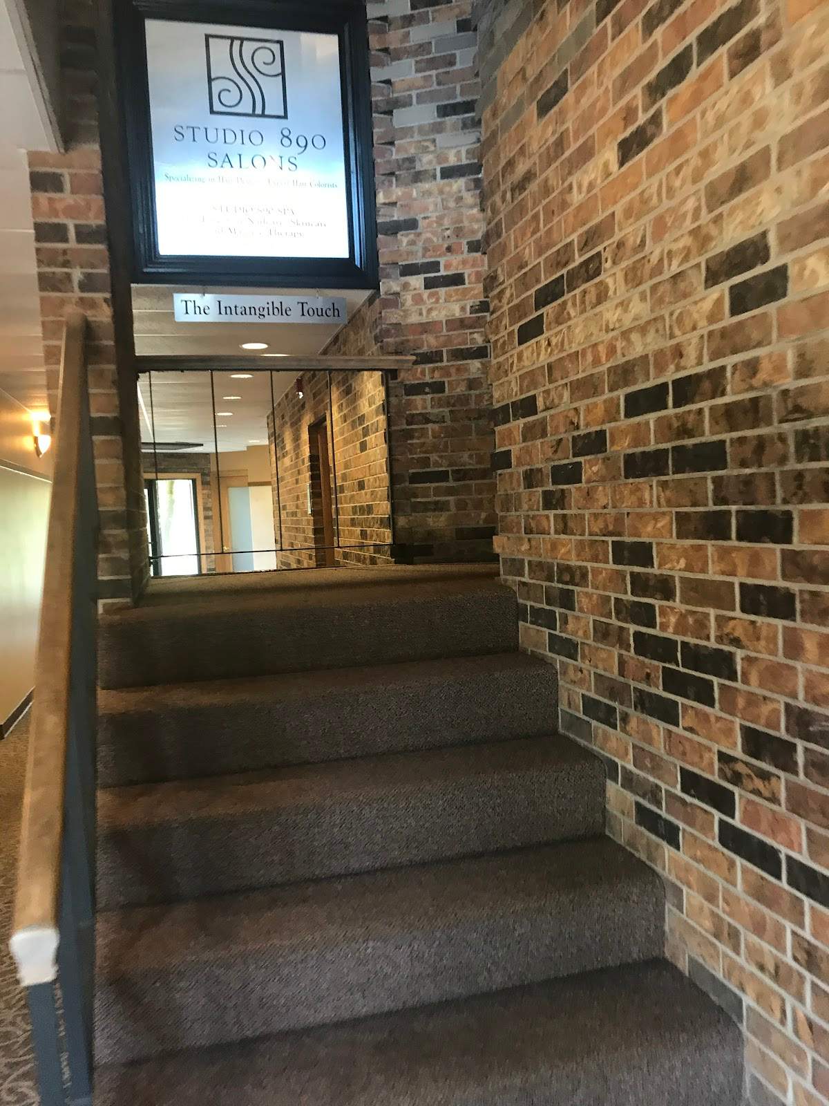 Studio 890 Salon Elm Grove — photo 1