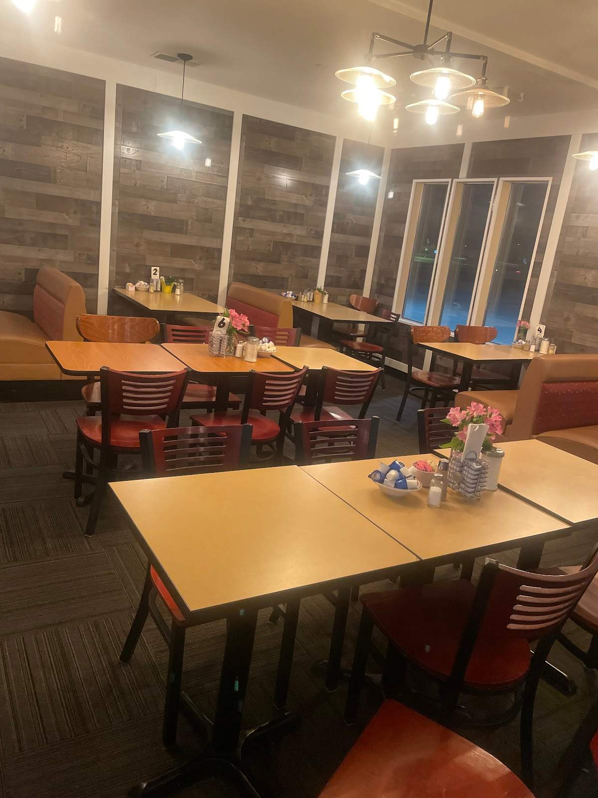 Lina’s Cafe’ — photo 1