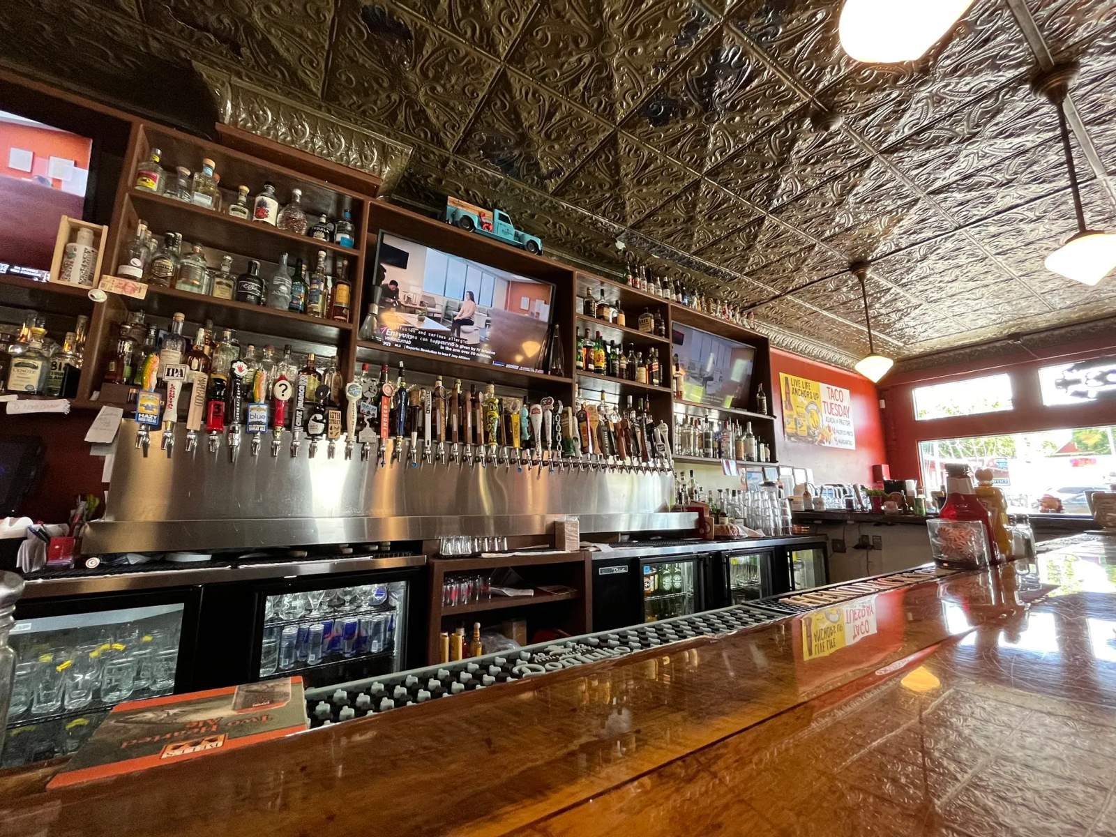 Oscar's Pub & Grill — photo 1