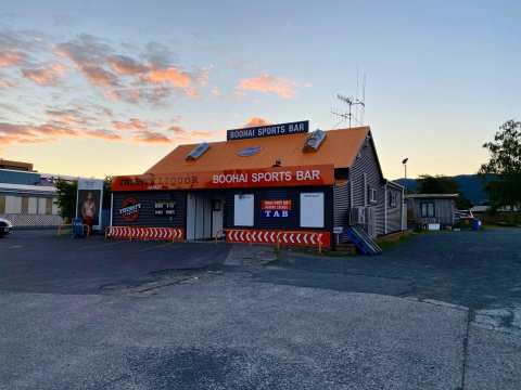 Thirsty Liquor Katikati — photo 3