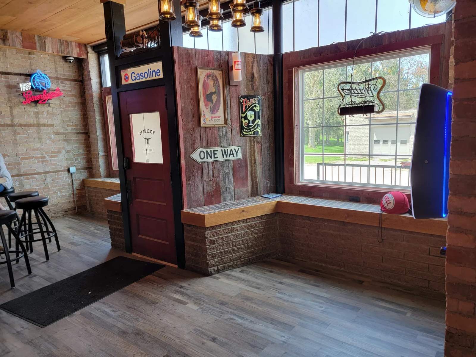 Harlow's Saloon — photo 1