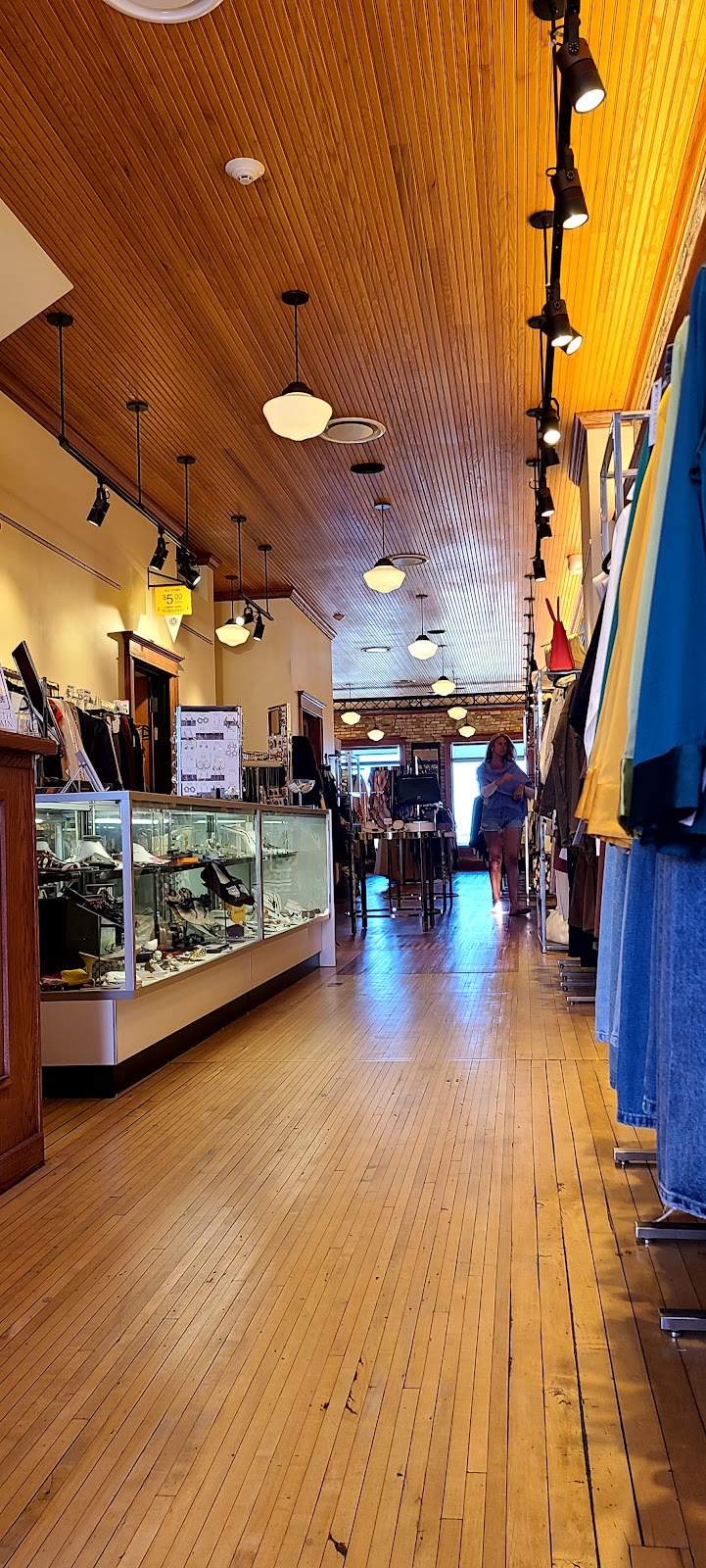 FIFTH-MAIN — photo 3
