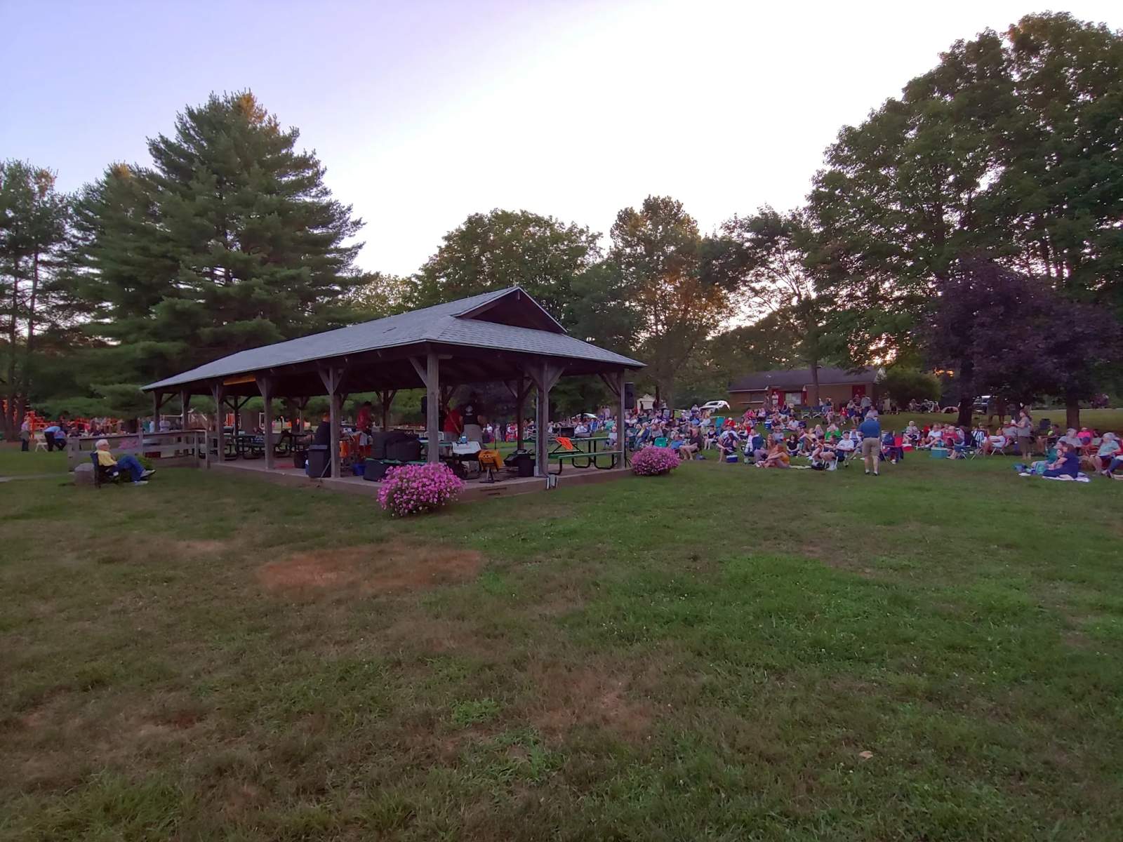 Hollow Park — photo 3