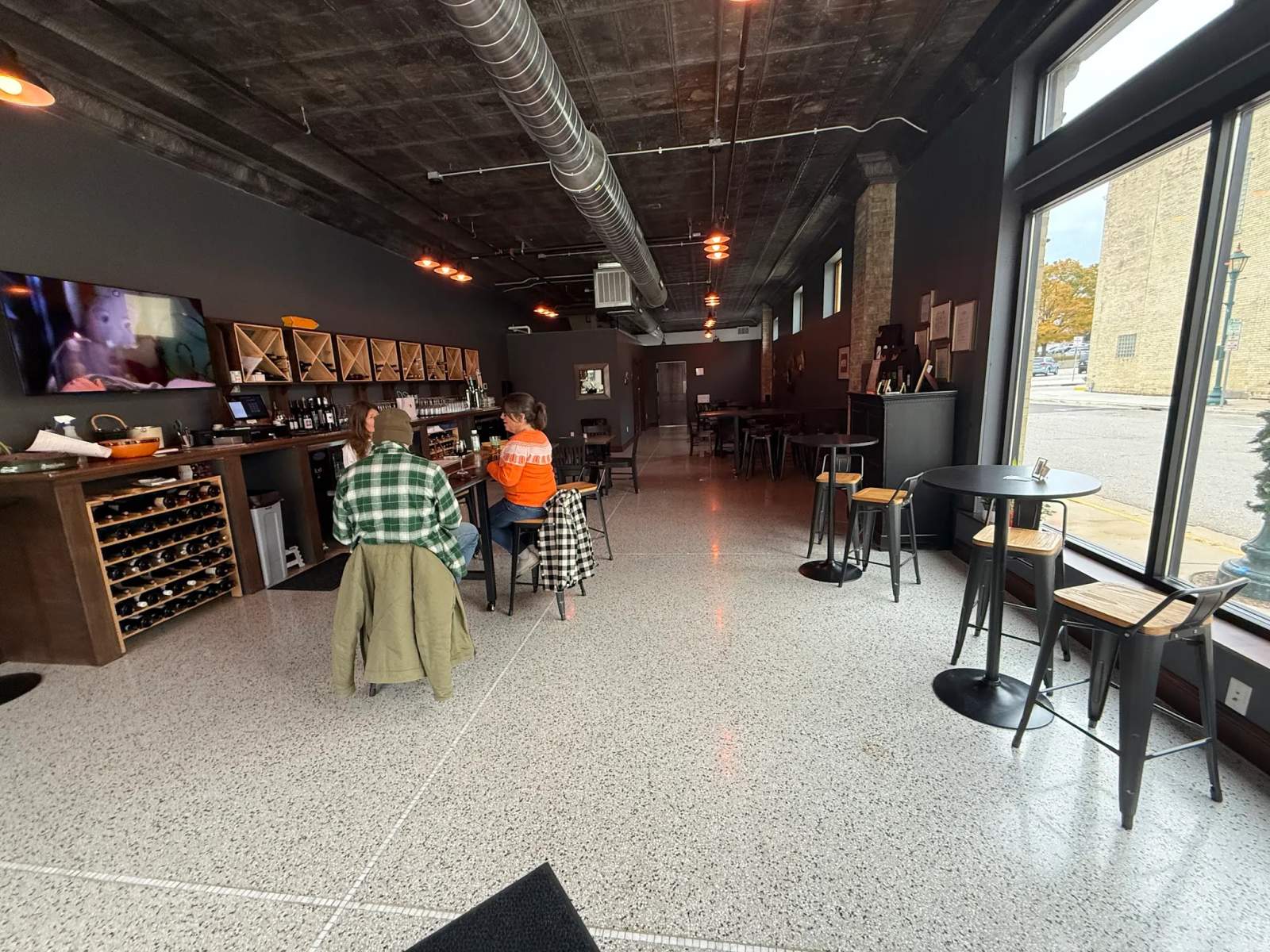 Oscar's Wine Bar — photo 1