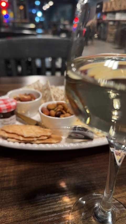 Oscar's Wine Bar — photo 5
