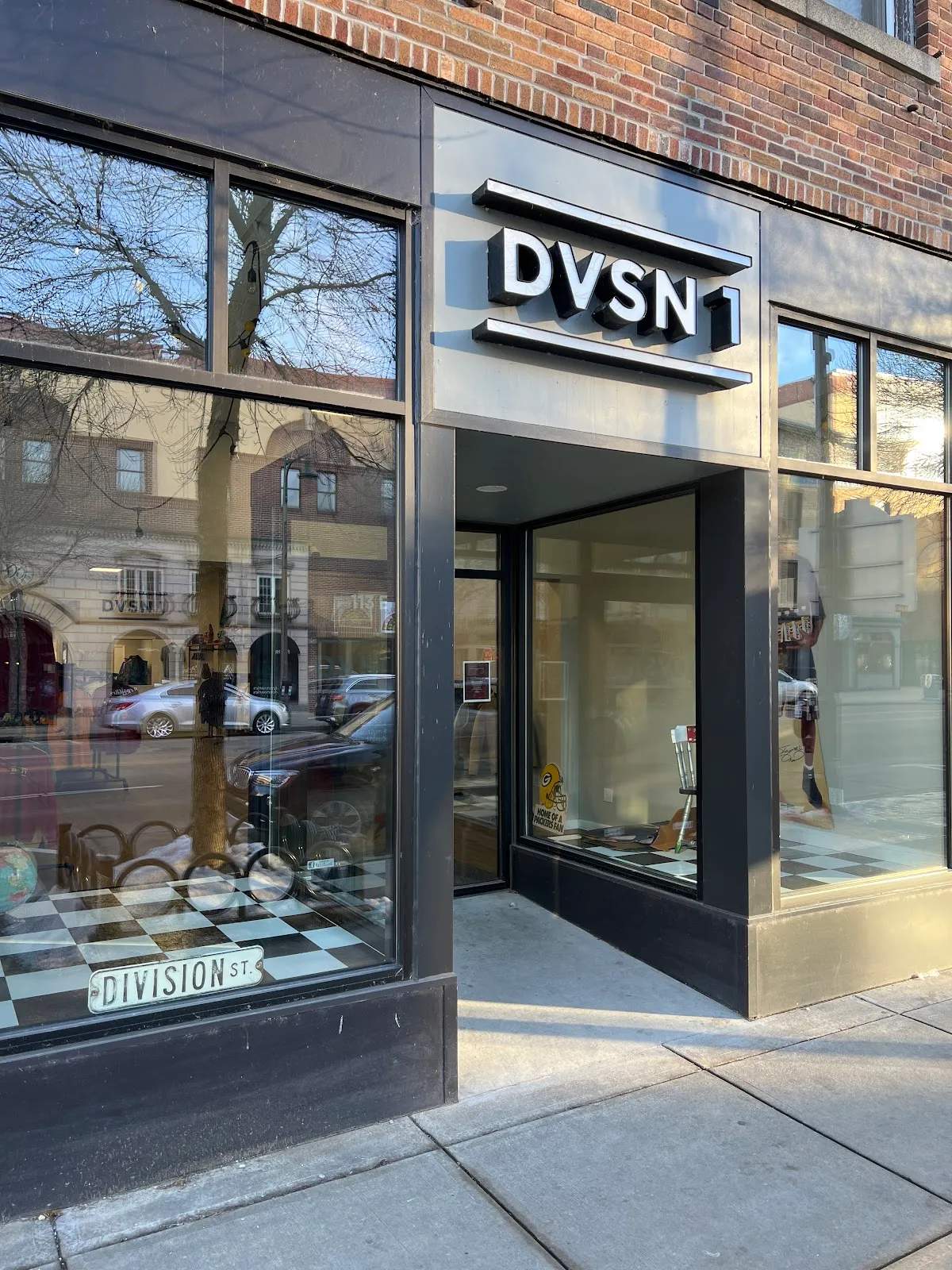 DVSN 1 VNTG — photo 1