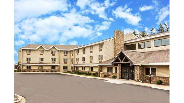 AmericInn by Wyndham Sheboygan — photo 1