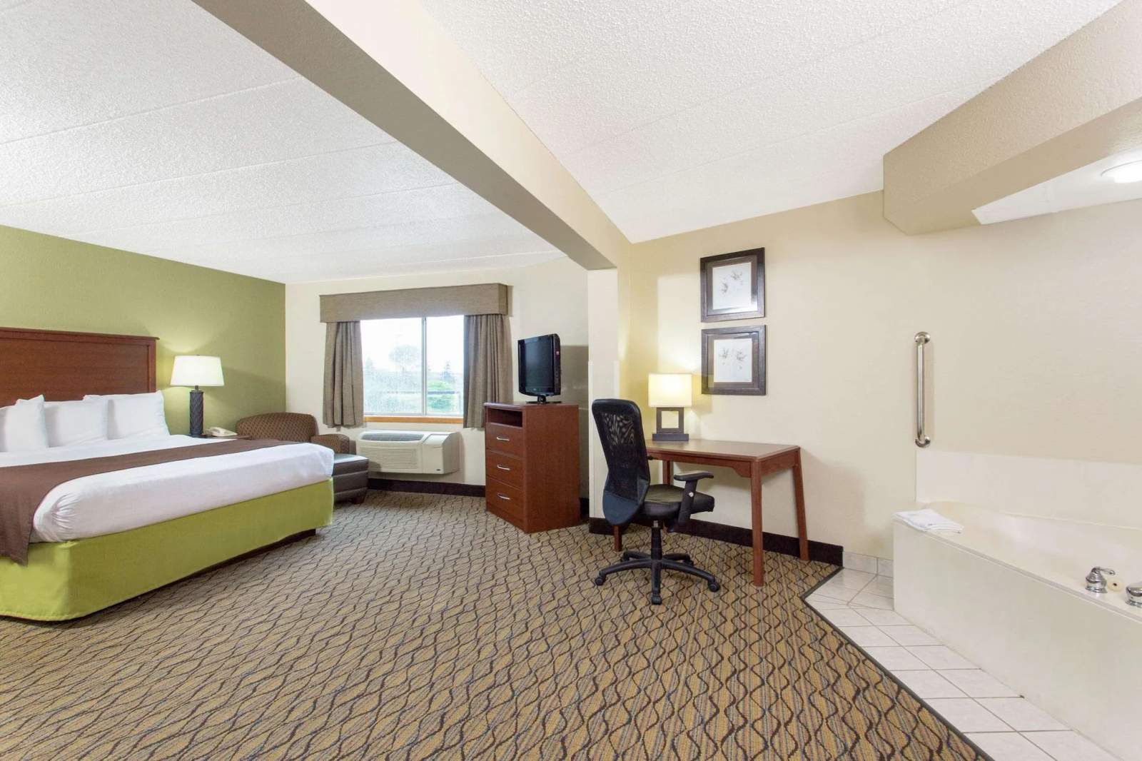 AmericInn by Wyndham Sheboygan — photo 2