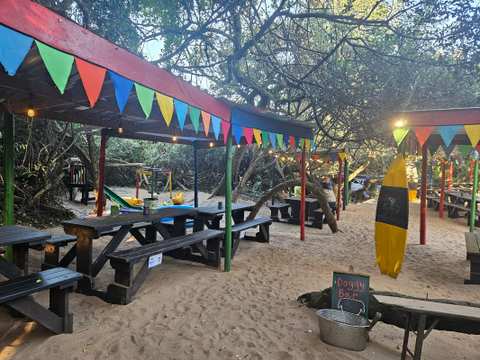 Grumpy's Bush and Beach Restaurant — photo 3