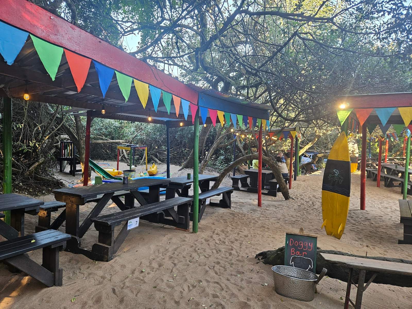 Grumpy's Bush and Beach Restaurant — photo 3