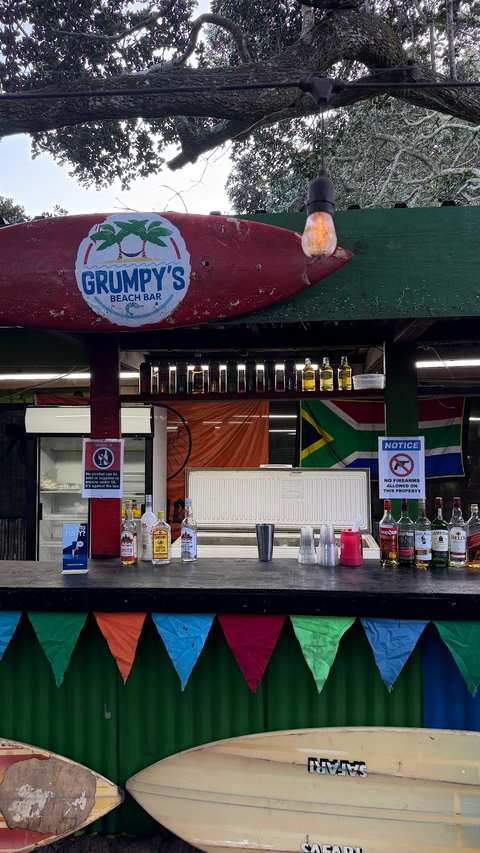 Grumpy's Bush and Beach Restaurant — photo 5