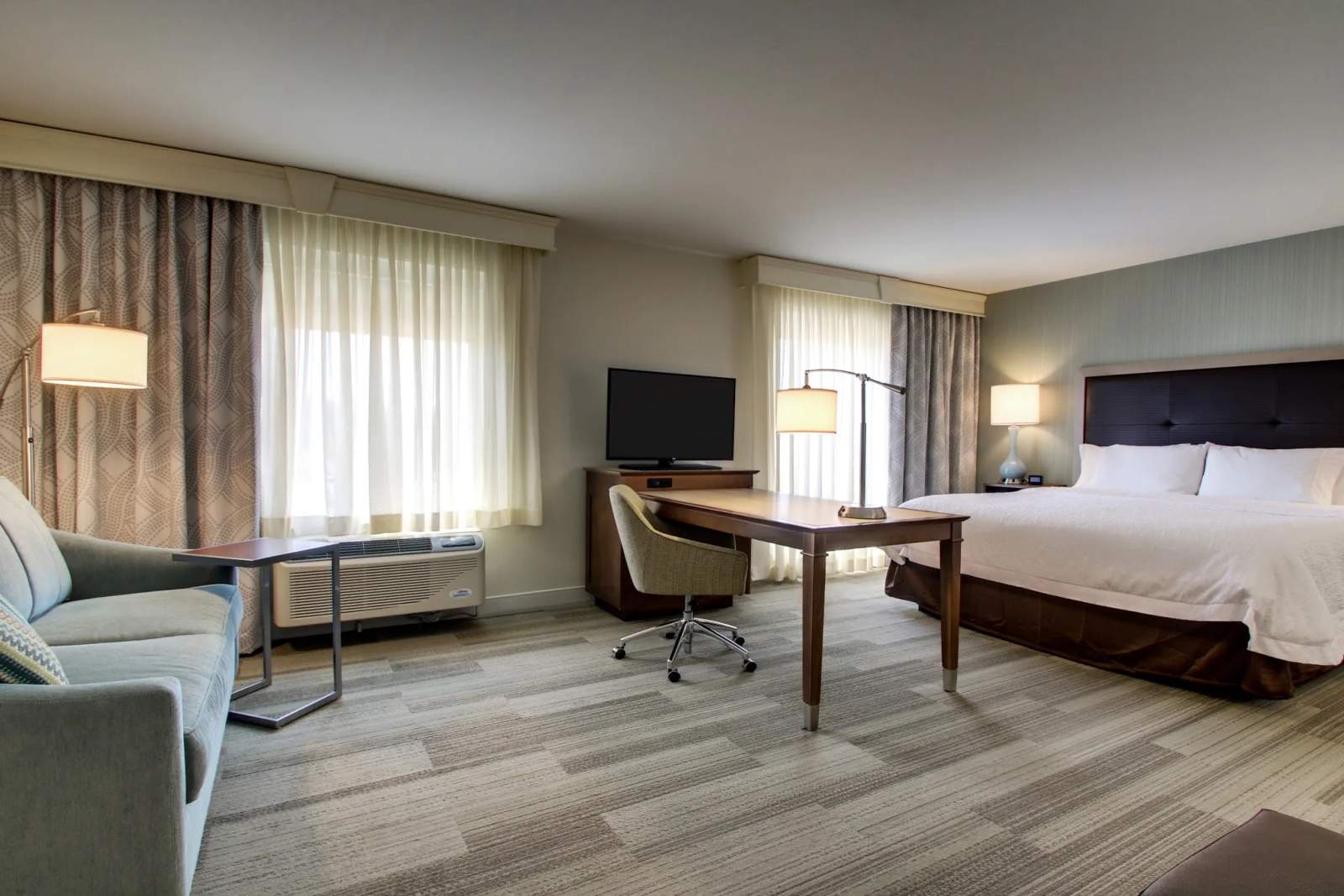 Hampton Inn & Suites Milwaukee West — photo 1