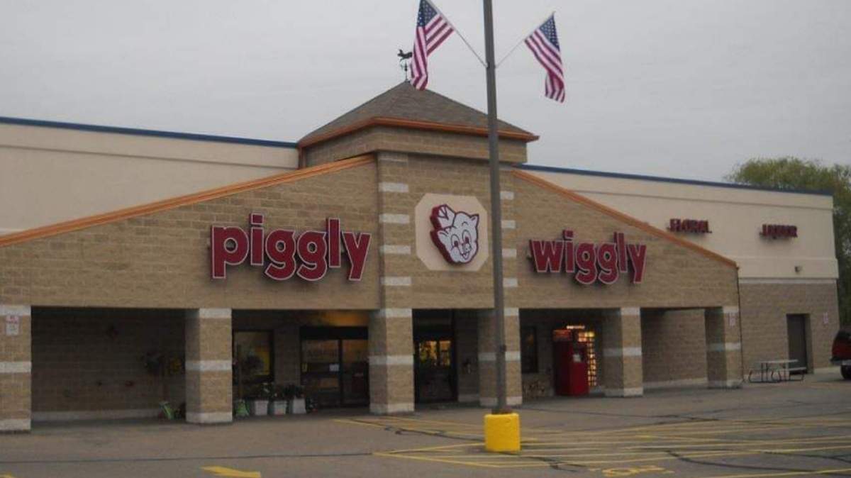 Laatsch's Piggly Wiggly — photo 1