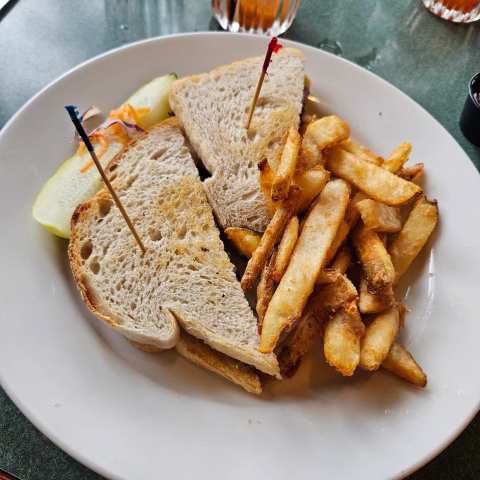 County Clare Irish Inn & Pub — photo 3