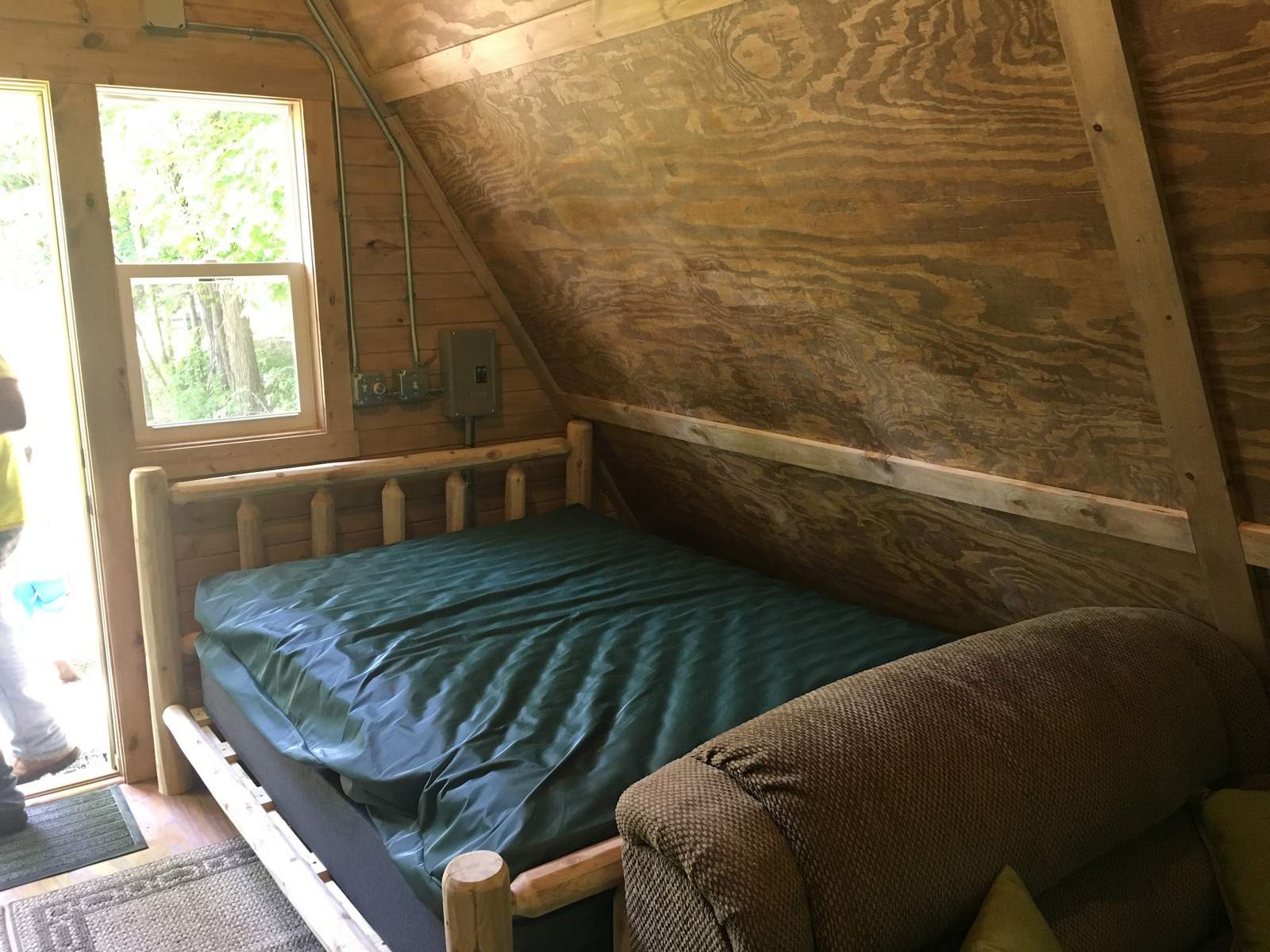 Glacier Hills Rustic Lakefront Cabins — photo 7