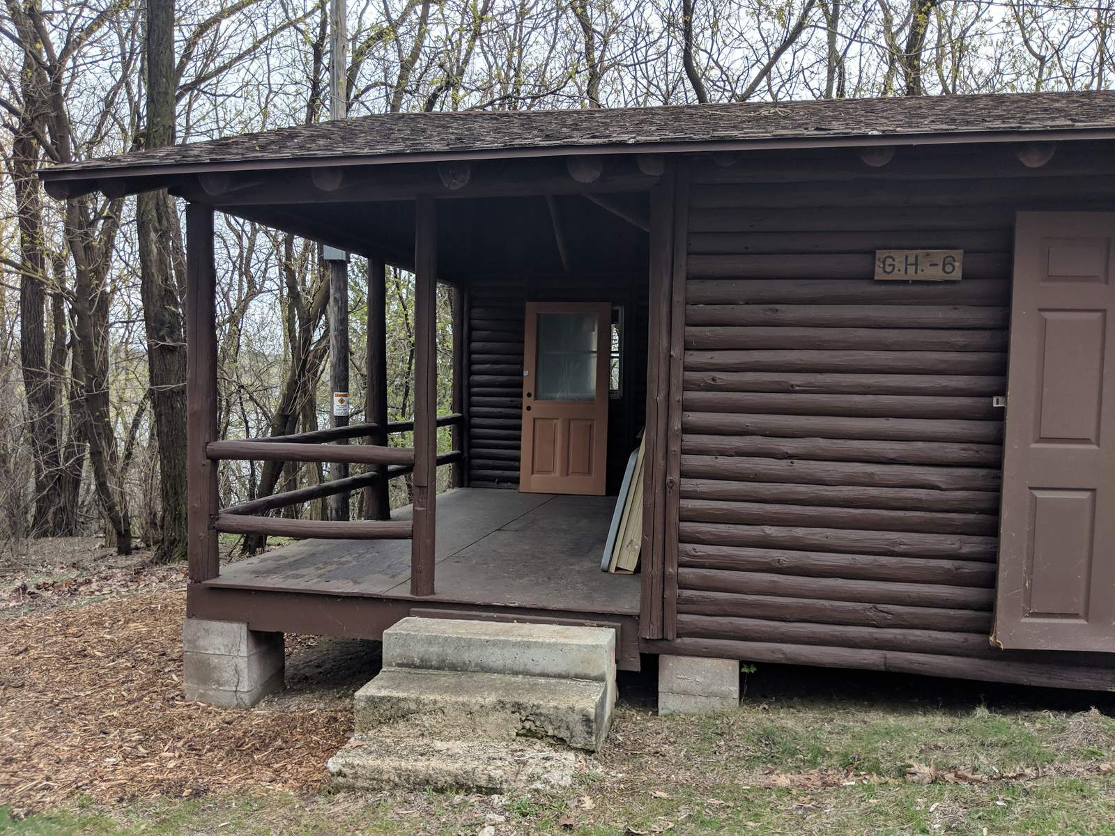 Glacier Hills Rustic Lakefront Cabins — photo 9
