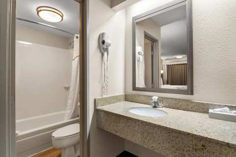 Red Roof Inn Enfield — photo 3