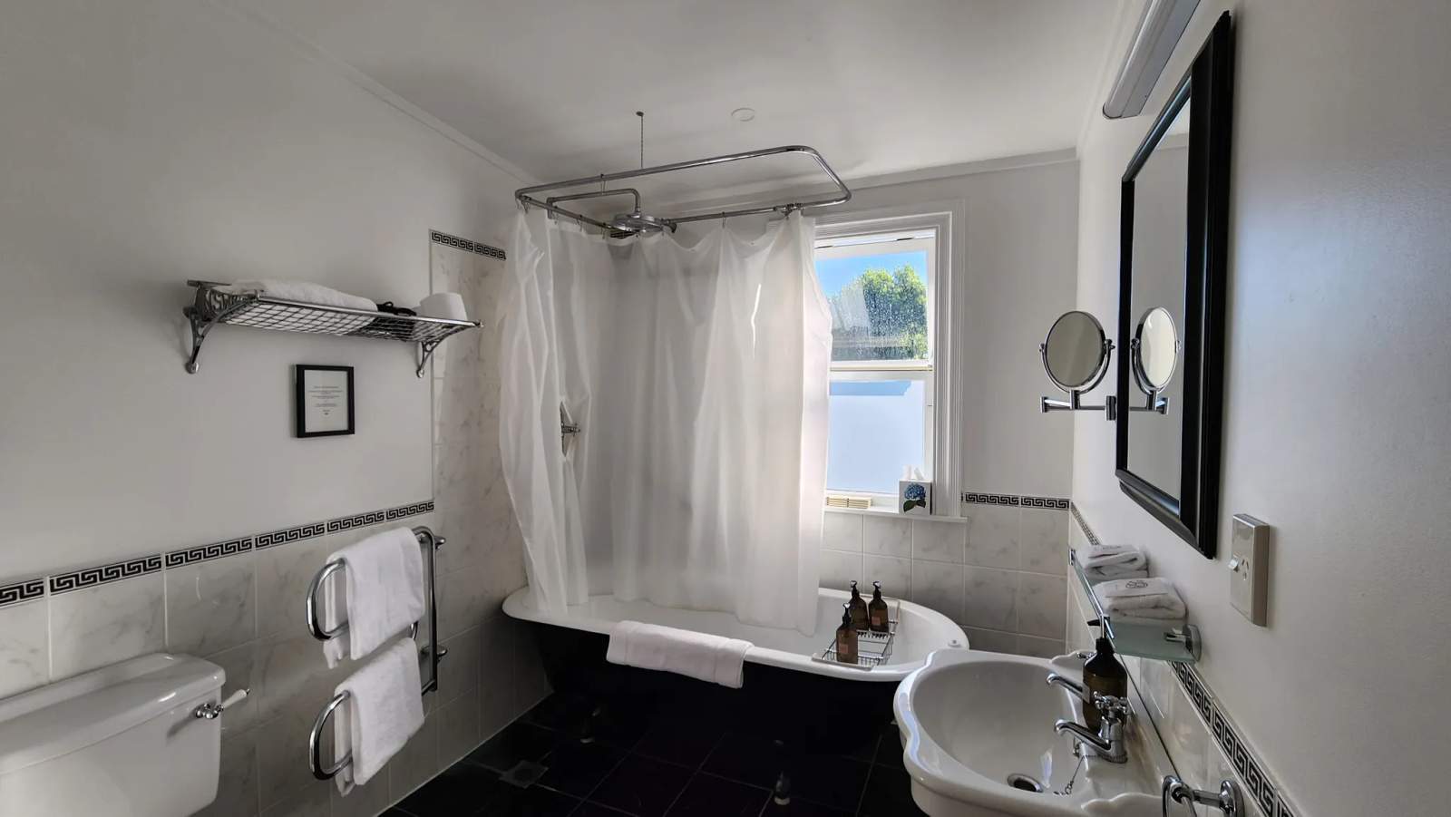 Petit Hotel — photo 3