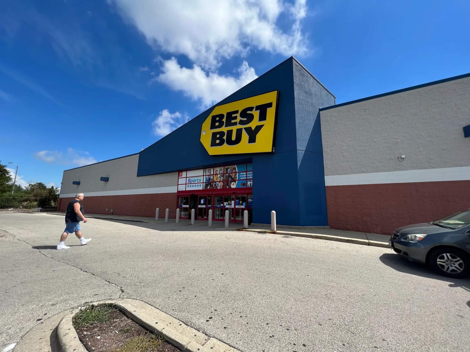 Best Buy — photo 1