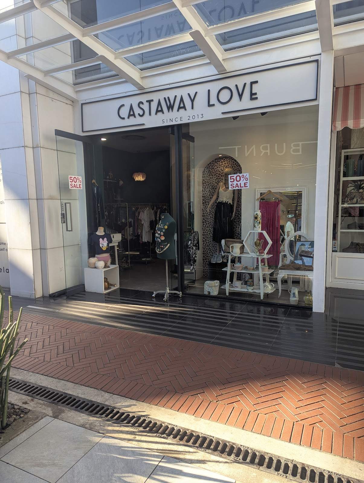 Castaway Love — photo 1