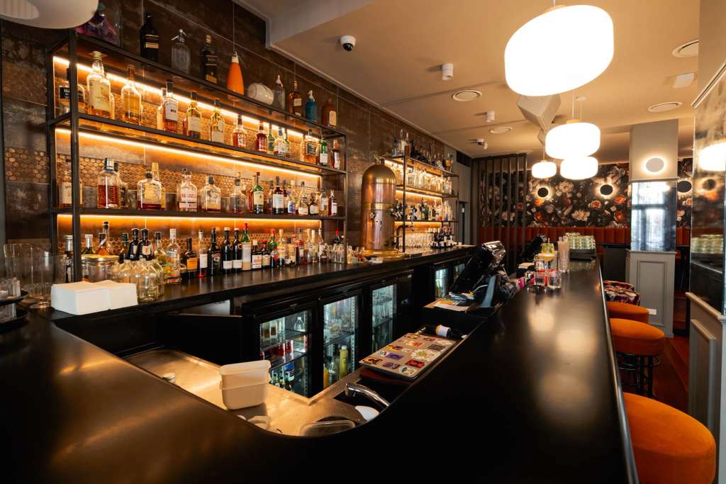 Hummingbird Restaurant & Lounge
