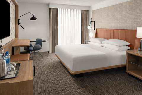 Sheraton Milwaukee Brookfield Hotel — photo 2
