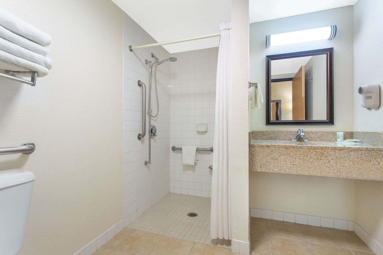 AmericInn by Wyndham West Bend — photo 3