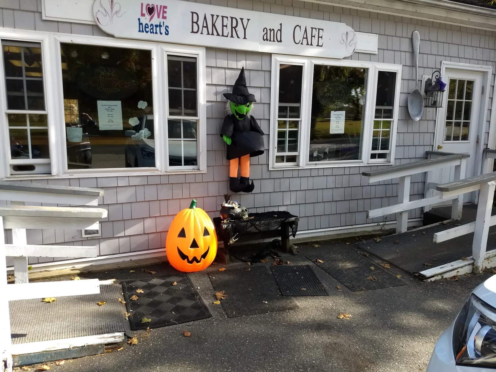 Love Heart's Bakery and Cafe — photo 1
