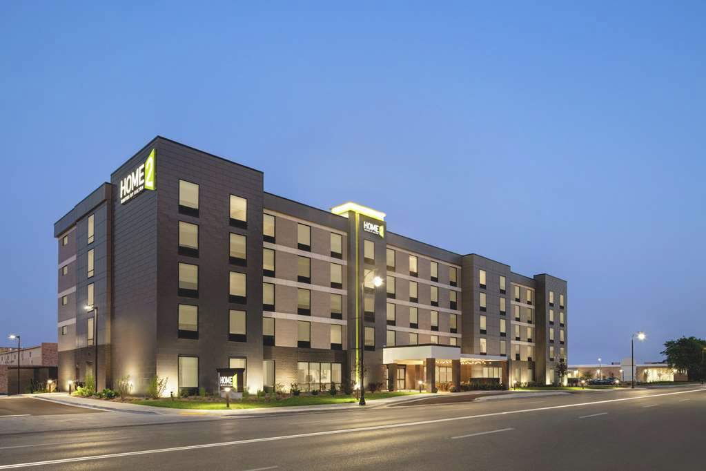 Home2 Suites by Hilton Milwaukee West — photo 1