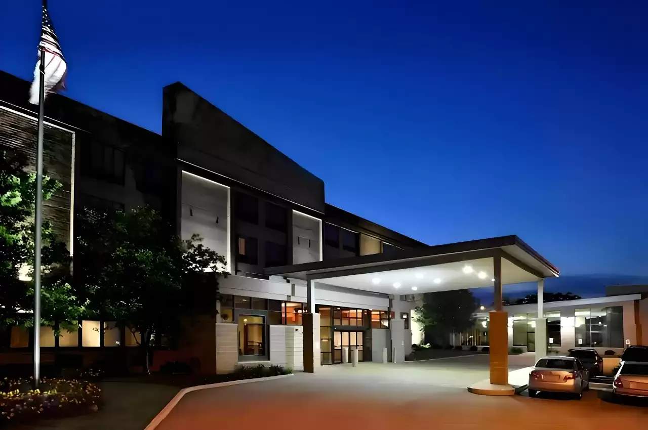 Comfort Suites Milwaukee West — photo 1