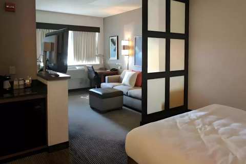 Comfort Suites Milwaukee West — photo 2
