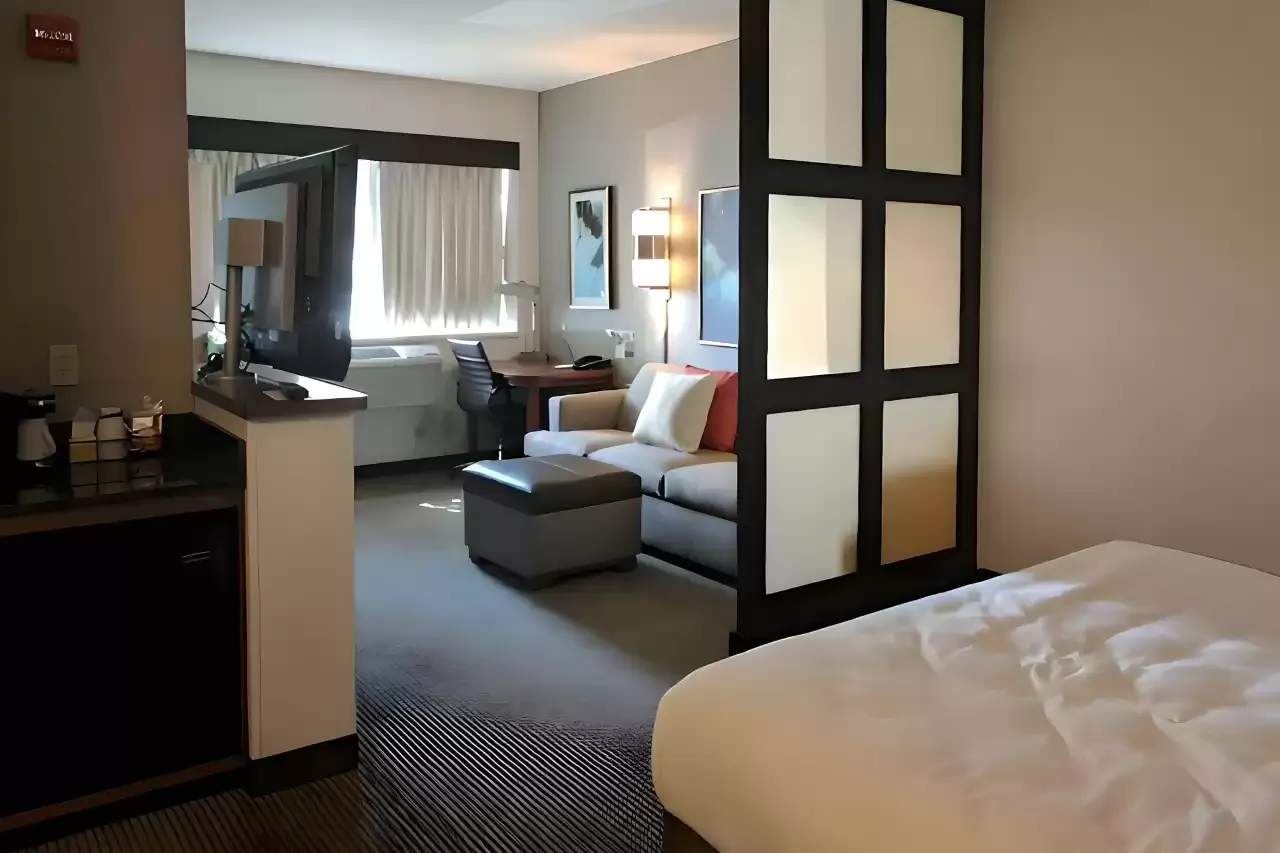 Comfort Suites Milwaukee West — photo 2