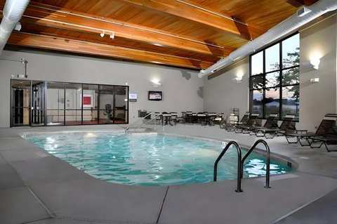 Comfort Suites Milwaukee West — photo 3