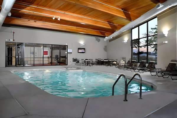 Comfort Suites Milwaukee West — photo 3