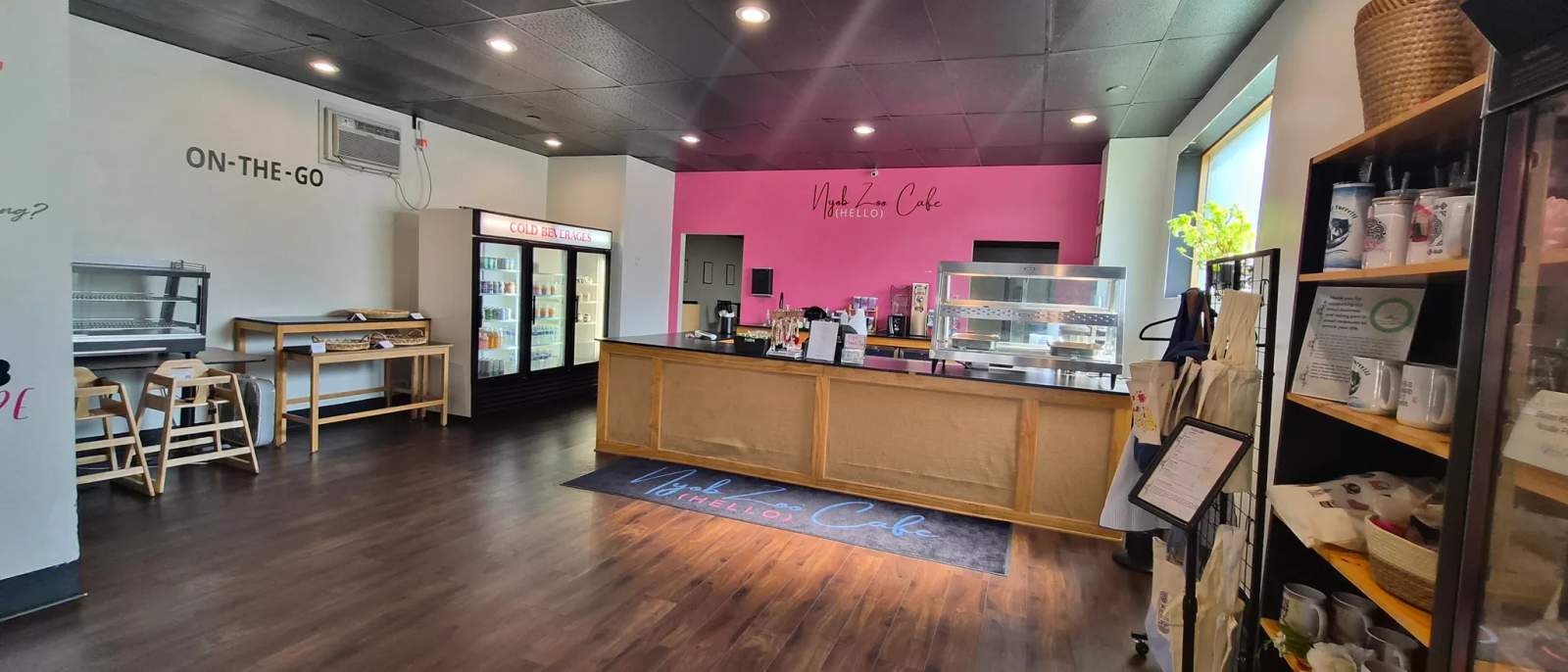 Nyob Zoo Cafe — photo 1