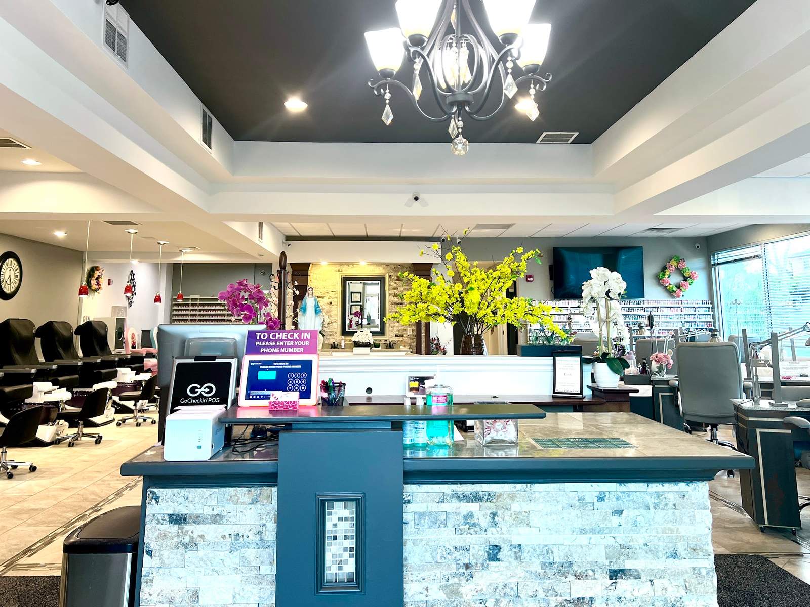 Ritz Nails & Salon — photo 1