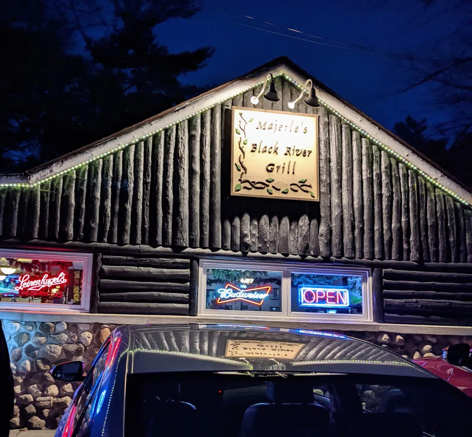 Majerle's Black River Grill — photo 1