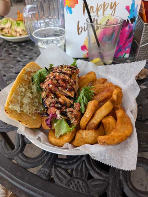 Jug's Hitching Post Saloon & Grill — photo 3