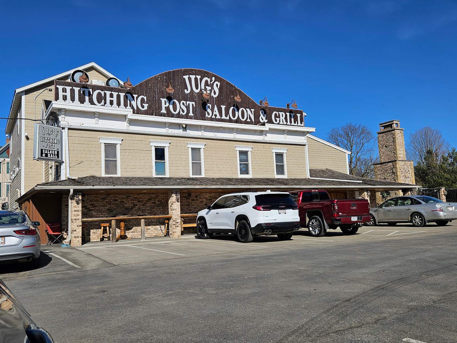 Jug's Hitching Post Saloon & Grill — photo 4