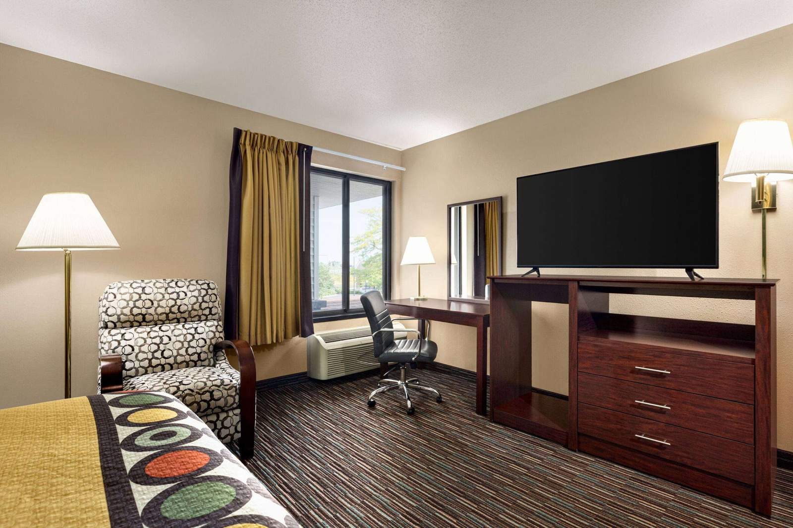 Super 8 by Wyndham Germantown/Milwaukee — photo 2