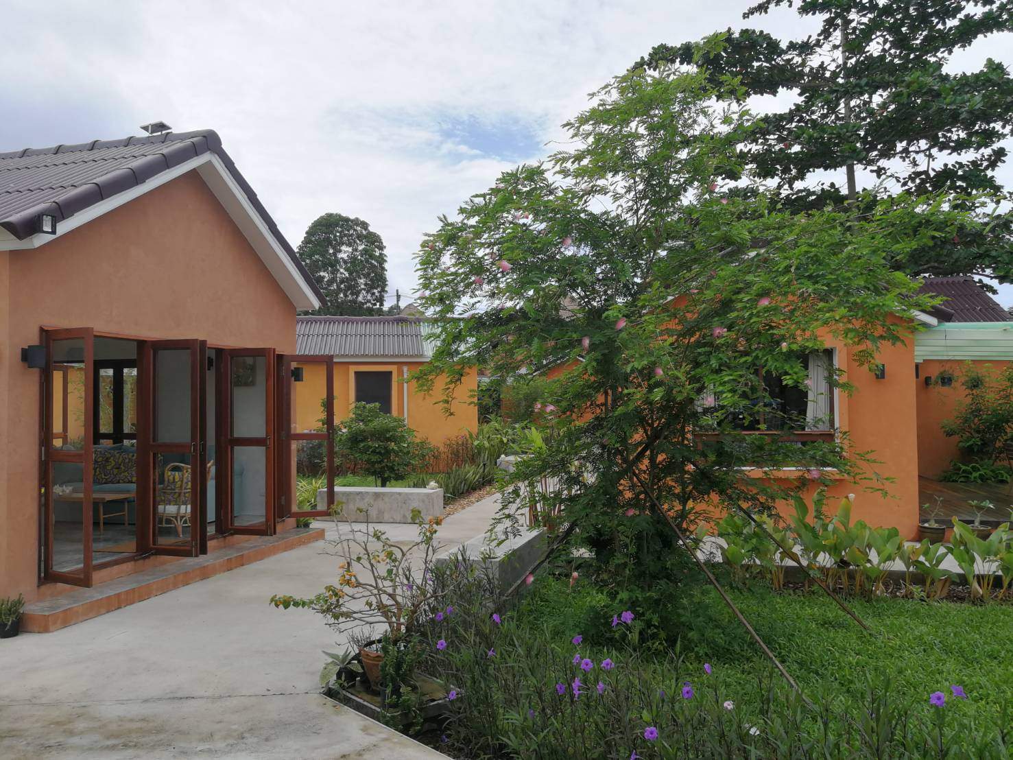 The Little White Bird Traveler Hostel, Koh Kood — photo 1