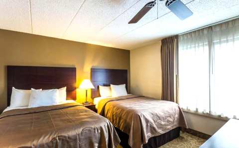 Norwood Inn & Suites Milwaukee — photo 2