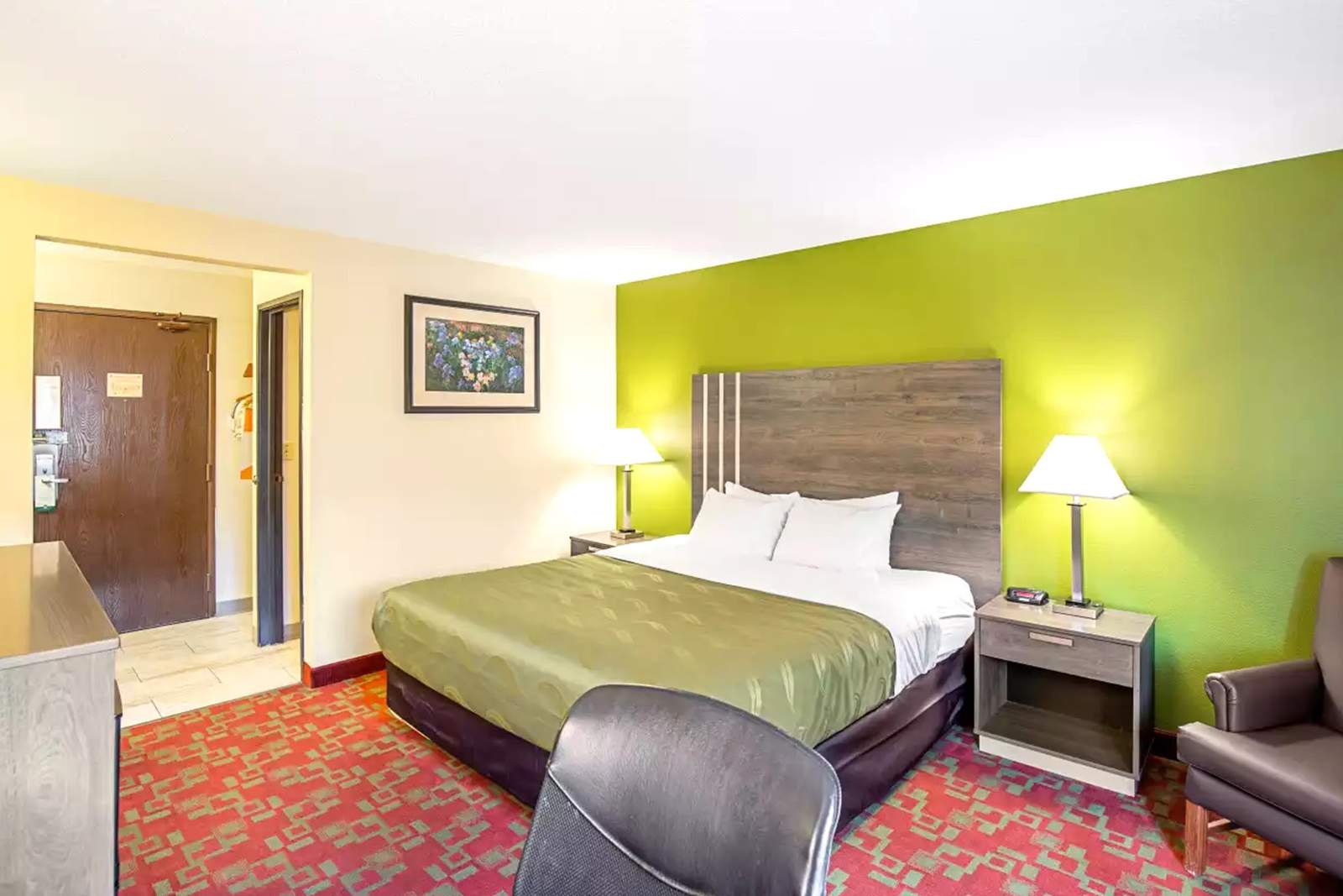 Norwood Inn & Suites Milwaukee — photo 1