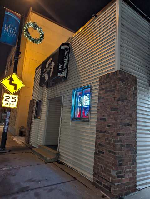 The Roundabout Bar — photo 2