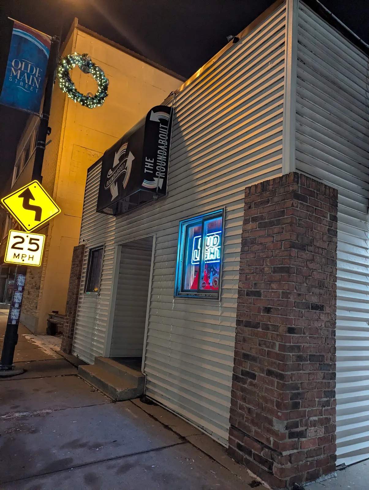 The Roundabout Bar — photo 2