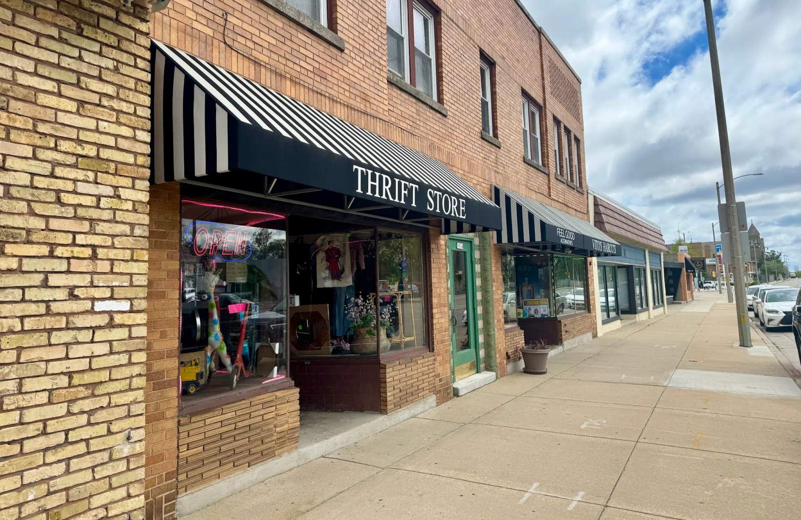 Willy Will Thrift Store — photo 1